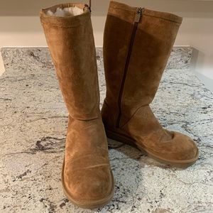 EUC Tan Uggs with Side Zipper Sz 8!